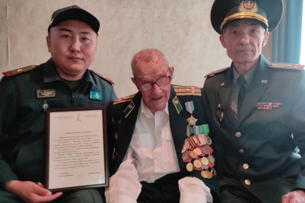 «102-летний ветеран Казахстана отмечает день рождения: как он дожил до 102 лет?»
