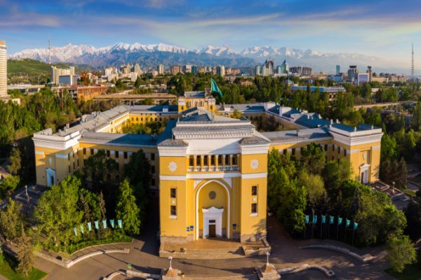 Казгидромет предупредил жителей Астаны и Алматы: актуальный прогноз погоды на 13 мая 2025