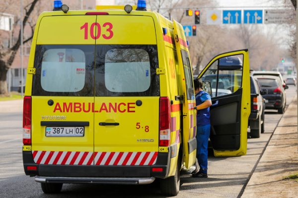 Девушка на самокате сбила женщину и скрылась: ДТП в Алматы, 27 мая 2025