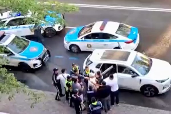 Жесткое задержание в центре Алматы после перепалки с полицией: 11 июня 2025