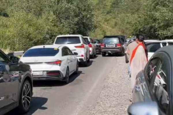 Пробки на въезде в Алмарасан: причины заторов 17 июля 2025