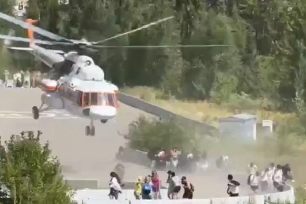 Видео: Опасный взлёт вертолёта в горах Алматы снят 19 июля 2025