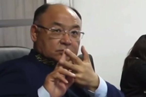 Судью Бакирбаева критикуют за некорректное поведение в суде