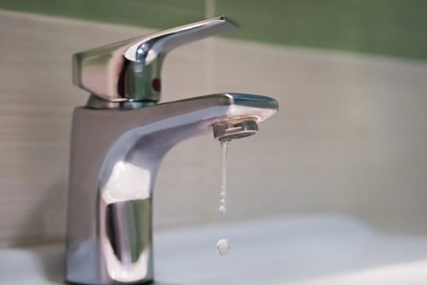 В Алматы временно отключат холодную воду: в каких микрорайонах не будет воды