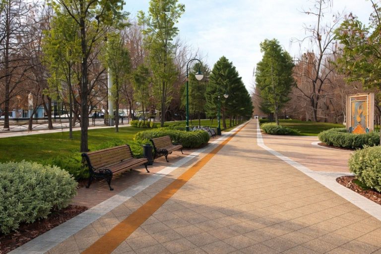 В Медеуском районе Алматы в 2026 году благоустроят свыше 30 общественных пространств