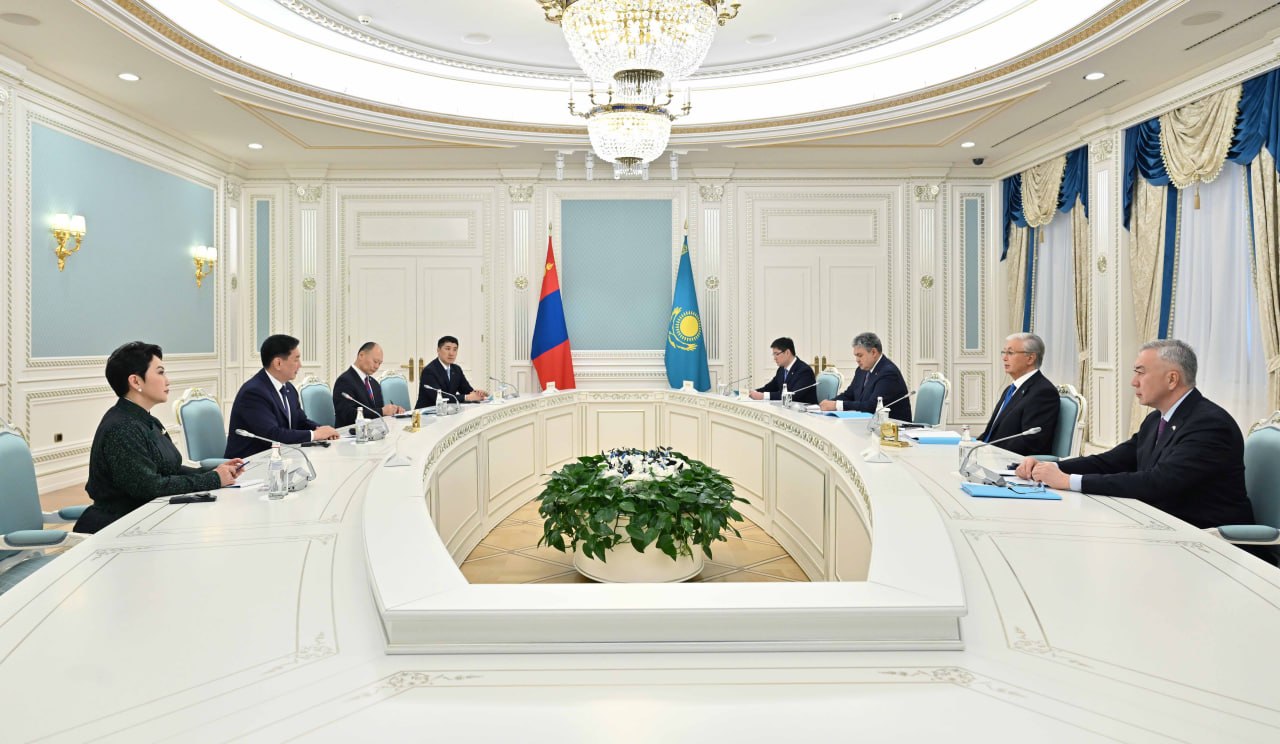 Қазақстан мен Моңғолия президенттері тар құрамда кездесті