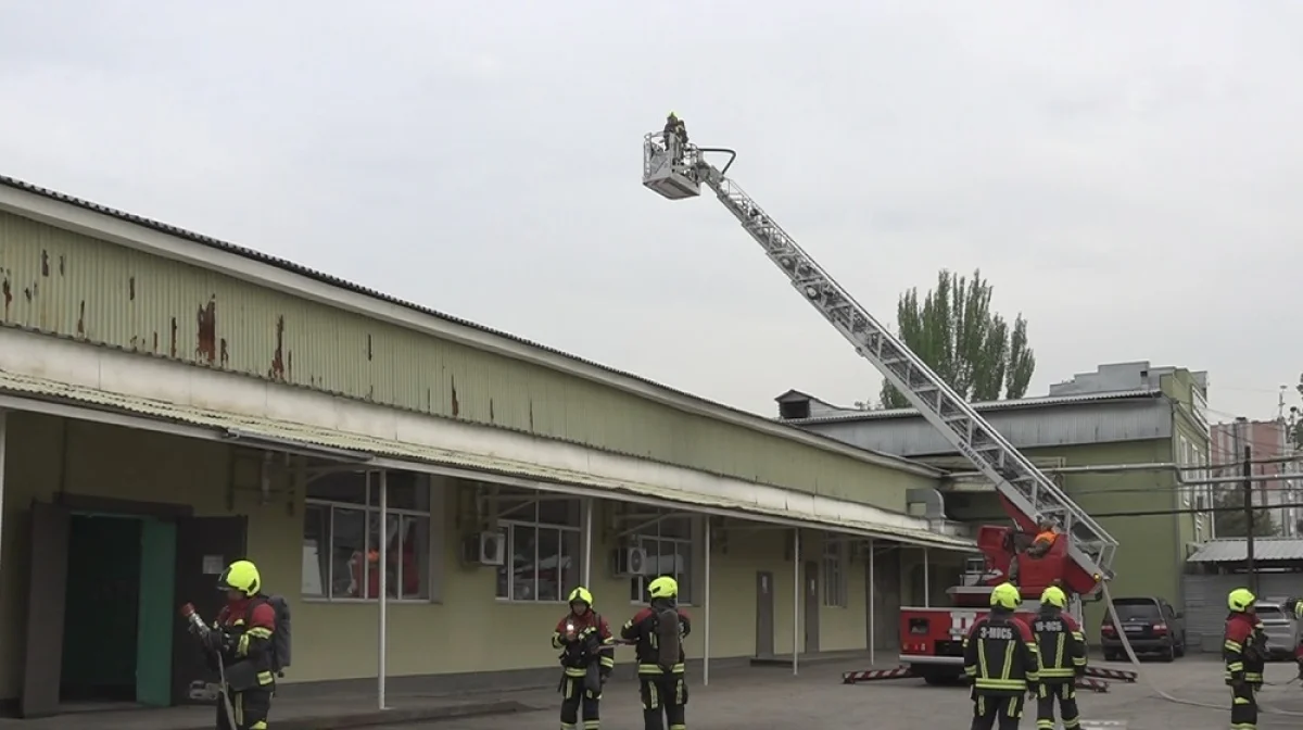 Алматыда өрт сөндірушілердің ірі тактикалық-арнайы жаттығуы өтті: 110 адам, 10 техника қатысты