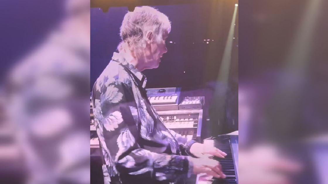 Клавишник Deep Purple Дон Эйри сыграл гимн Казахстана в Алматы: «Круто и неожиданно»
