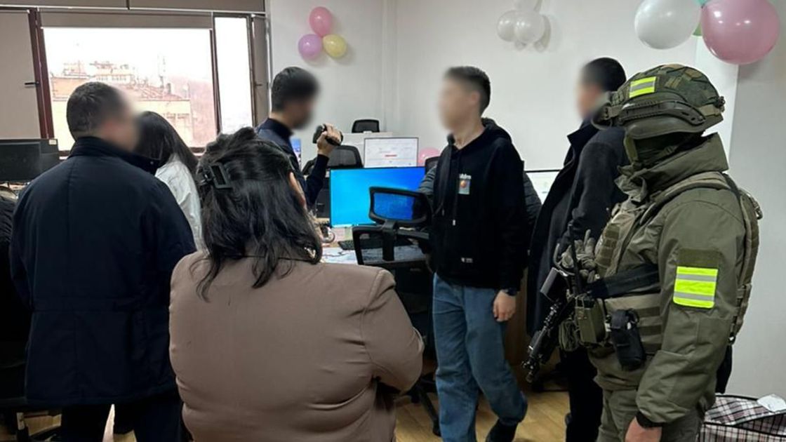 Продавали данные казахстанцев: спецоперация КНБ в Астане и Алматы