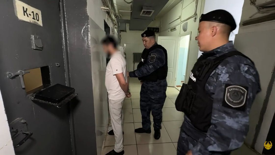 81 жастағы жалғыз зейнеткерді Алматыдағы жеке үйде ұстап, пәтерін талап еткен