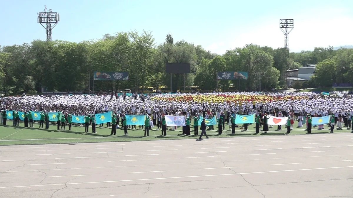 Алматыда 6 000 оқушы «Көгершін» флешмобын өткізді