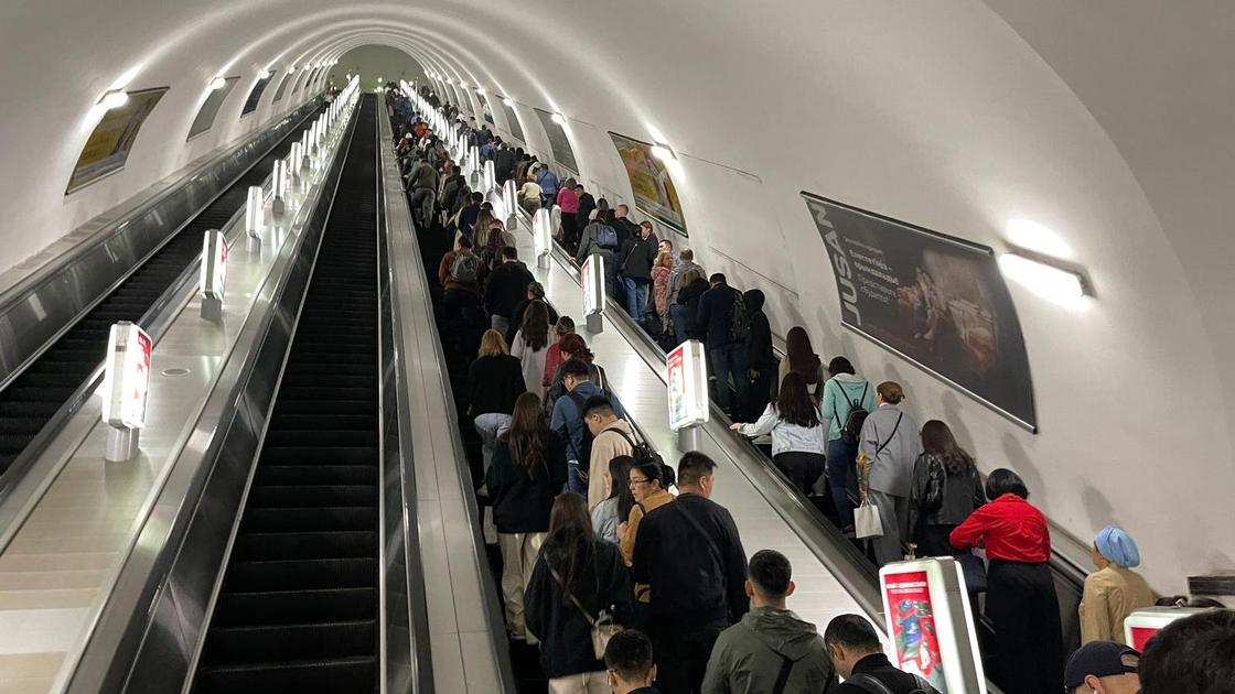 Сенатор Ғалиасқар Сарыбаев Алматы метросын тексеруді талап етті: түтіндеу оқиғасы алаңдатты