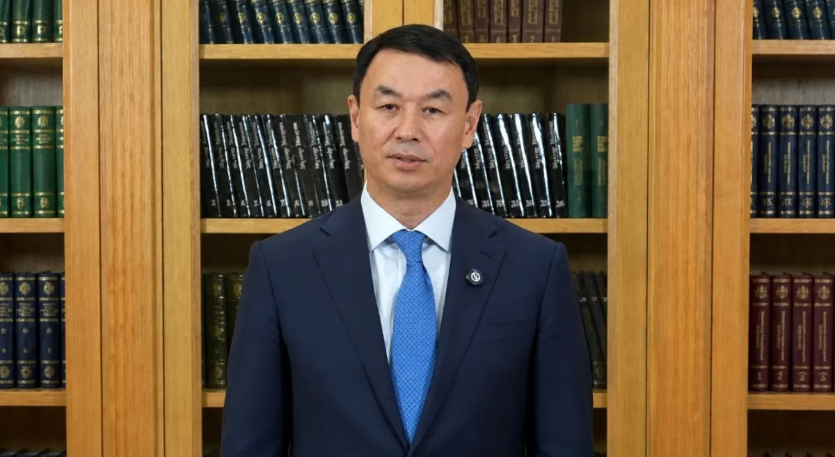 Алматы әкімі Дархан Сатыбалды «Кітап аманаты» эстафетасын қабылдады