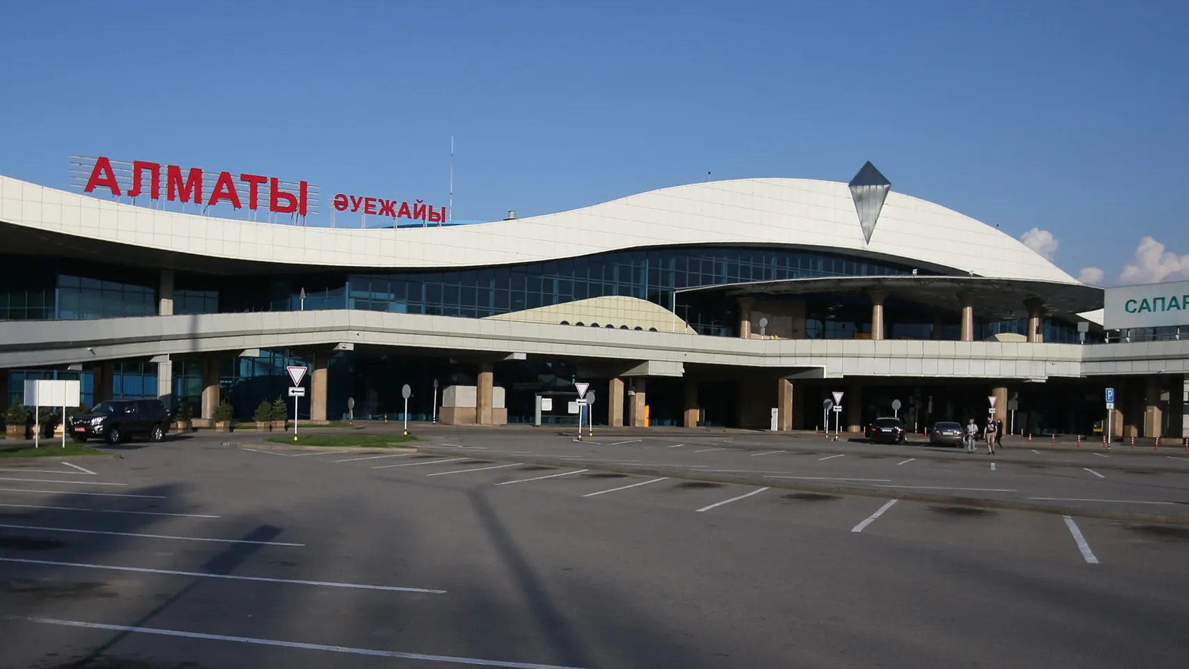 Алматы әуежайының терминалын қайтадан жаңбыр суы басты