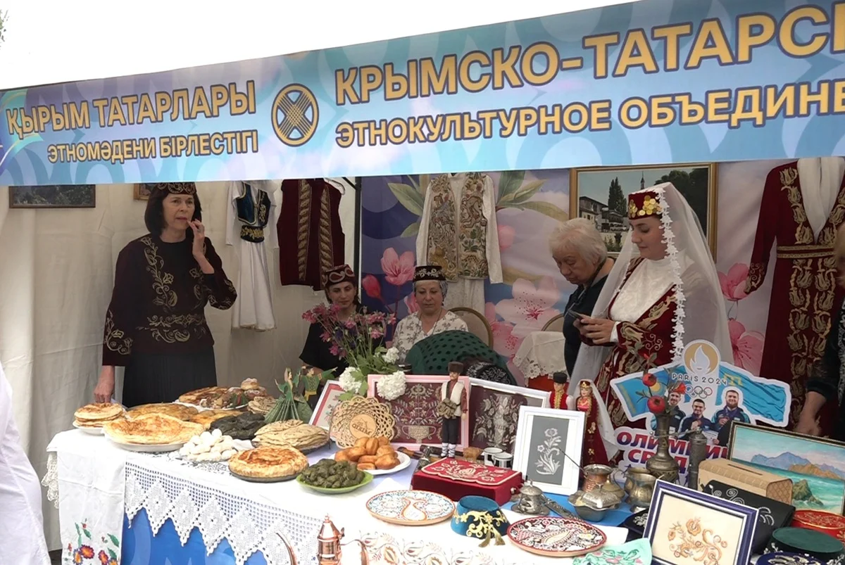 Алматыда Қазақстан халқының бірлігі күні: Абай алаңындағы мереке 40-тан астам іс-шарамен өтті
