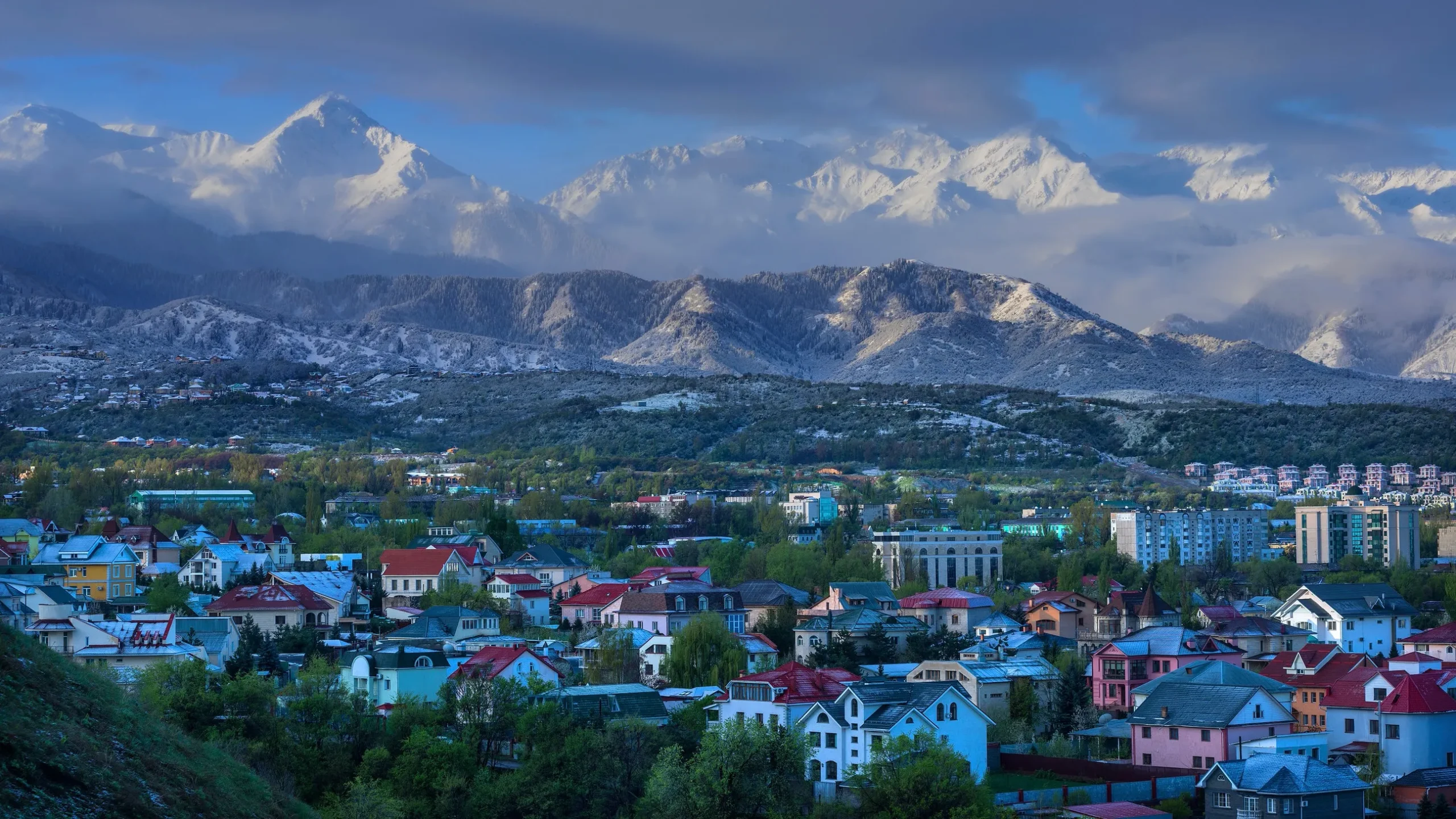 Қазақстанда ауа райы күрт өзгереді: Алматыда +33°C, Астанада 0°C
