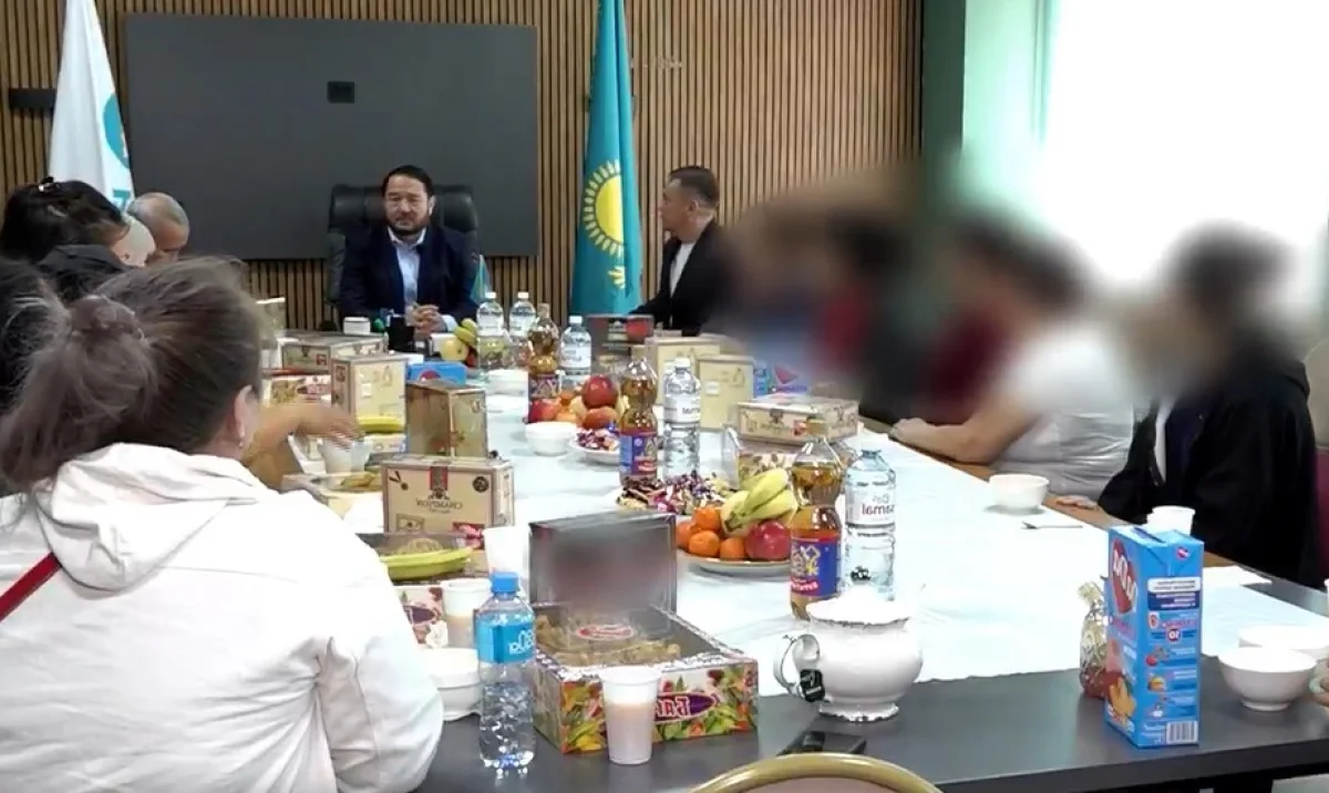 «Нас не забывают!»: в Алматы поздравили 10 семей с Международным днём семьи