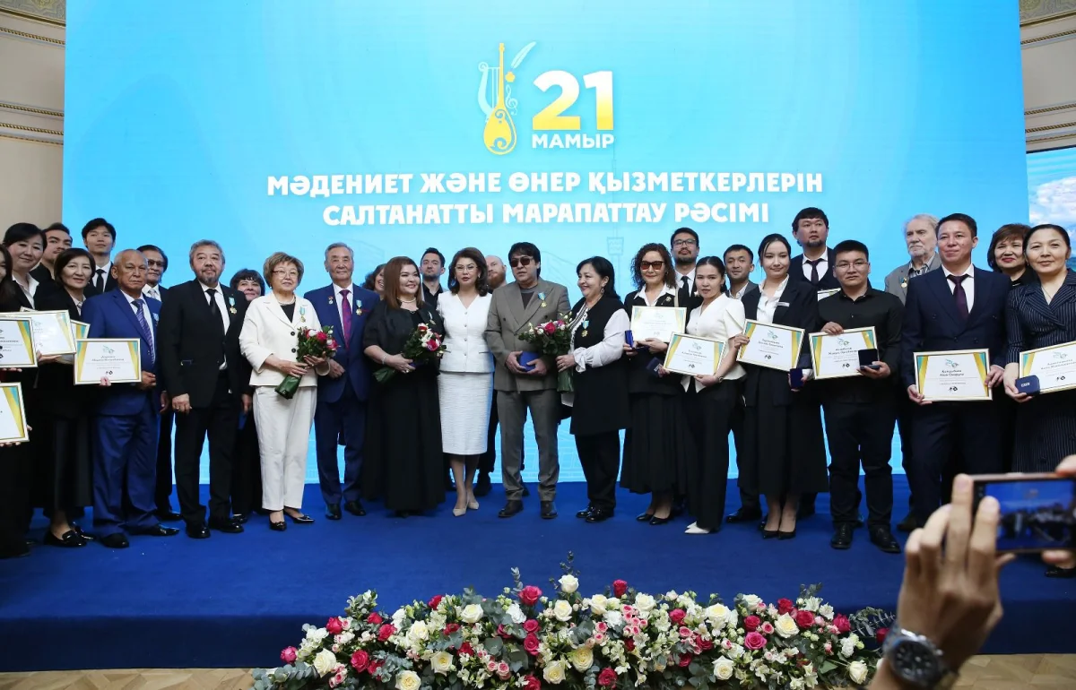 Алматыда мәдениет қайраткерлеріне мемлекеттік наградалар мен пәтер кілттері табысталды