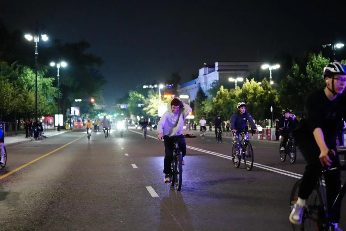 Алматыда түнгі Almaty Glow Ride веложарысы алғаш рет өтті: 4000 қатысушы
