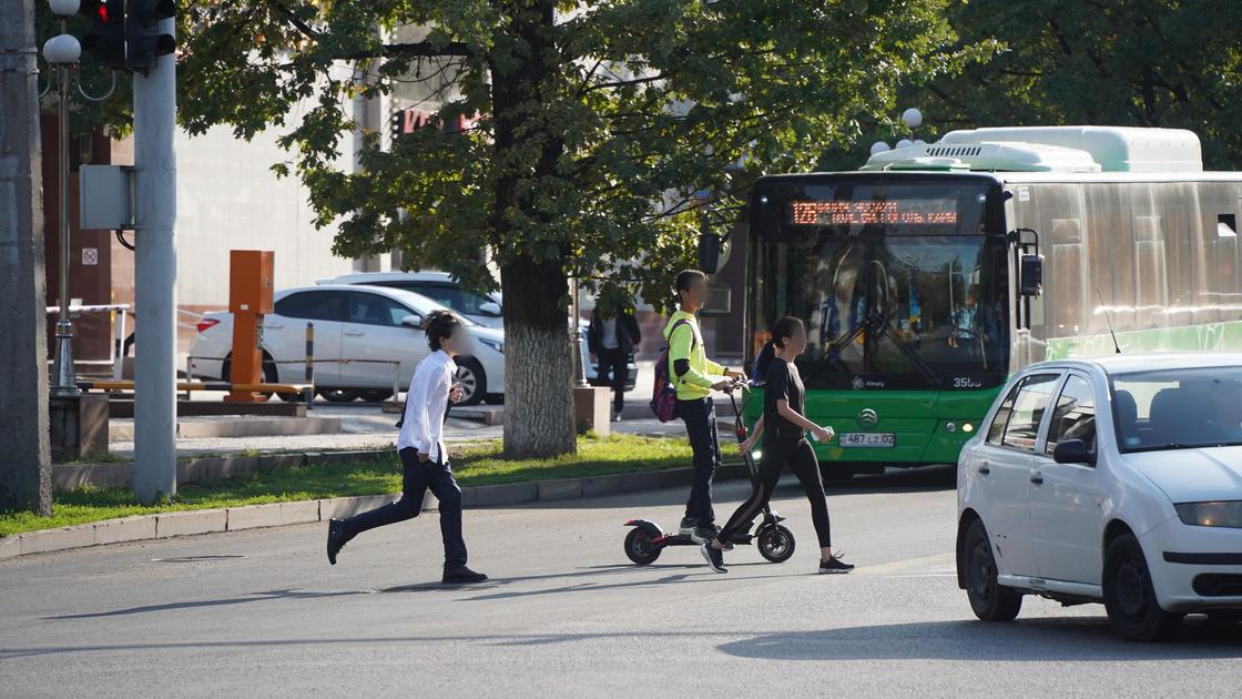 Алматыда жаңа жол қозғалысы схемалары дайындалуда: жүргізушілерге өзгерістер