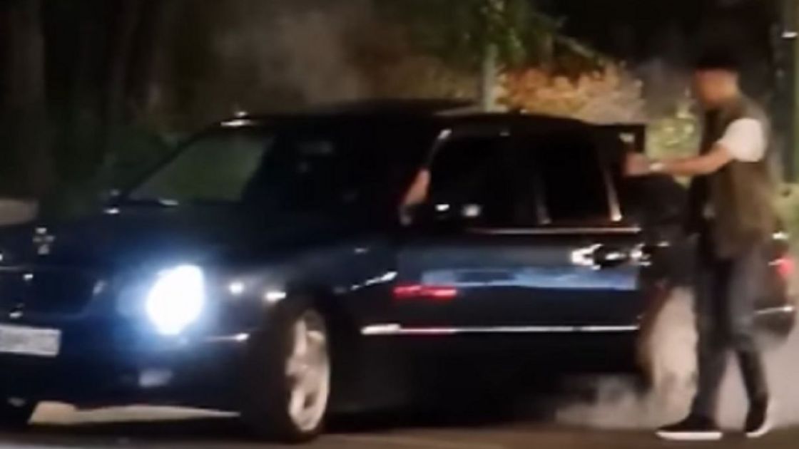 Алматыда түнгі дрифт ұйымдастырған Mercedes жүргізушісі 5 тәулікке қамалды
