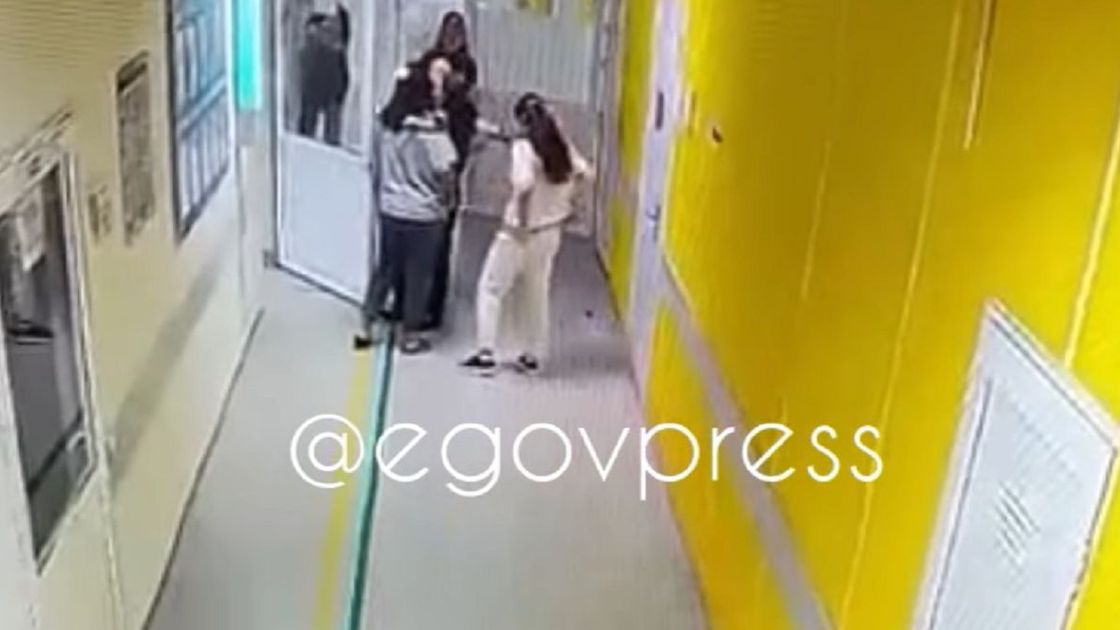 Алматыдағы ауруханада баласы жатқан ана дәрігерге шабуыл жасады