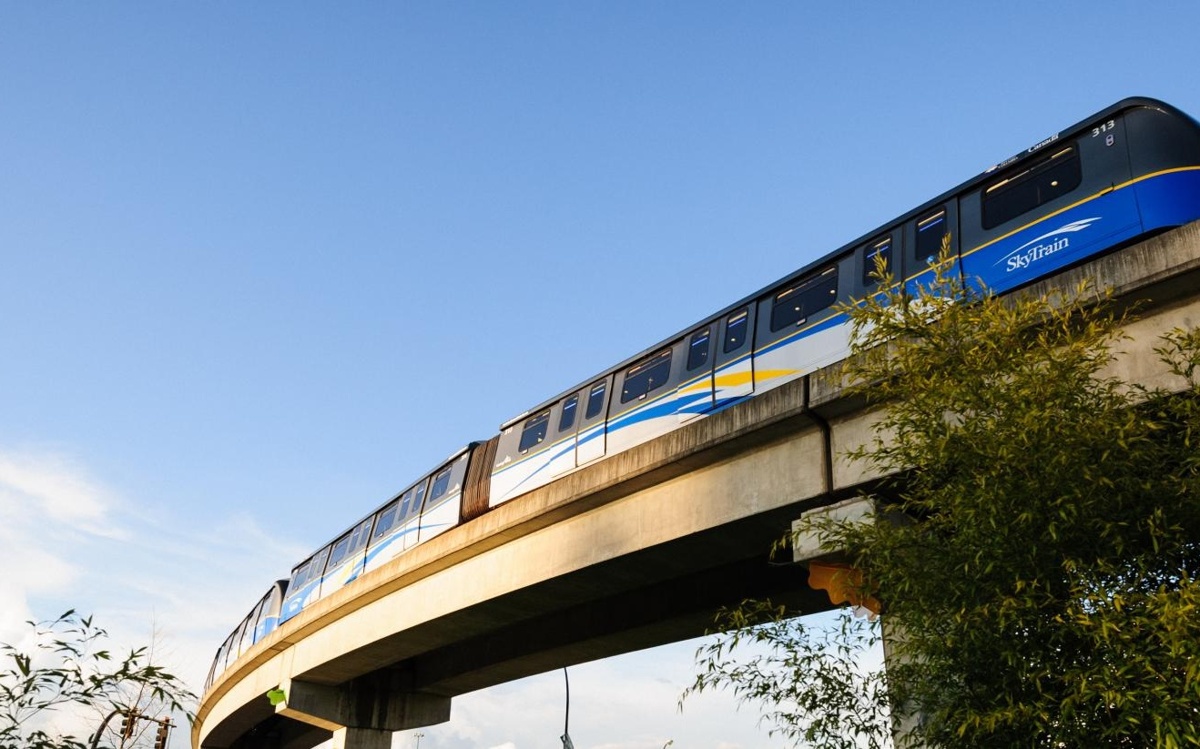 Тоқаев Алматы мен Алатау арасында SkyTrain желілерін салуды тапсырды