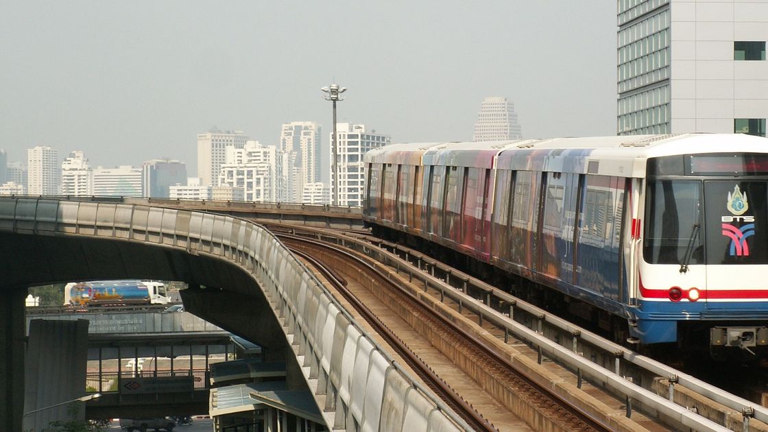 Тоқаев Алматы мен облысқа кіруге қатысты тапсырма берді: SkyTrain және Almaty SkyHub жобалары