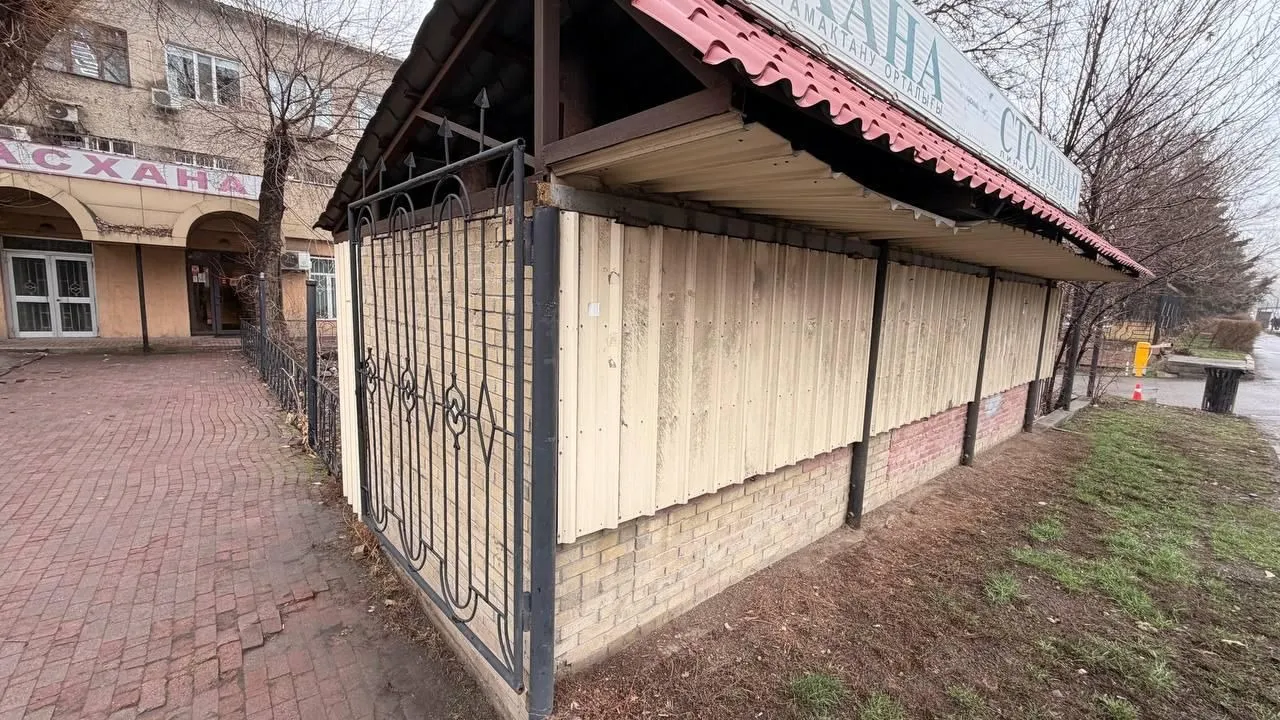 Алматыда заңсыз қоғамдық тамақтану нысанын бұзуға мәжбүрледі