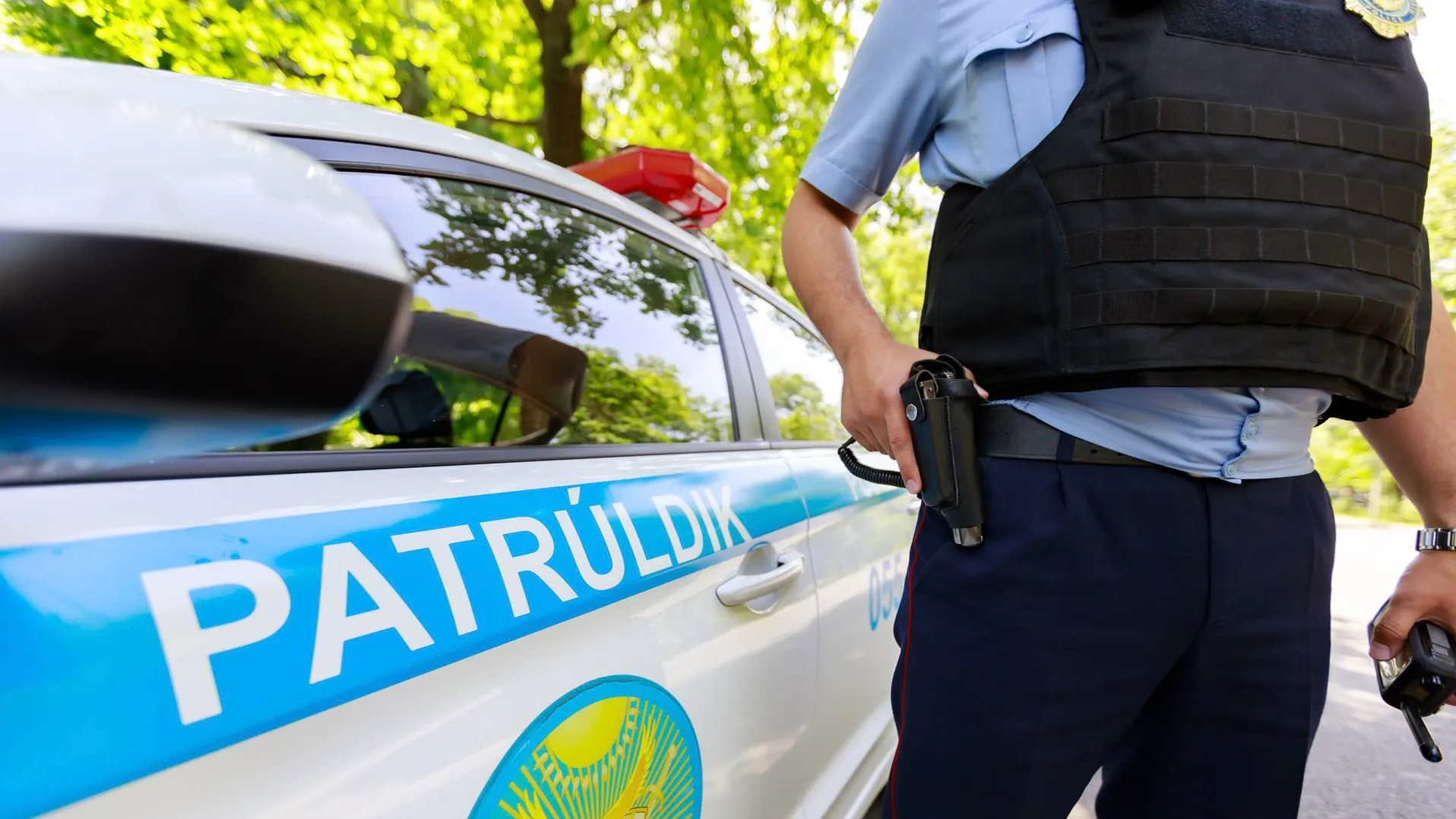 Оружие, коптящие авто и 1500 нарушений: что происходит на въездах в Алматы