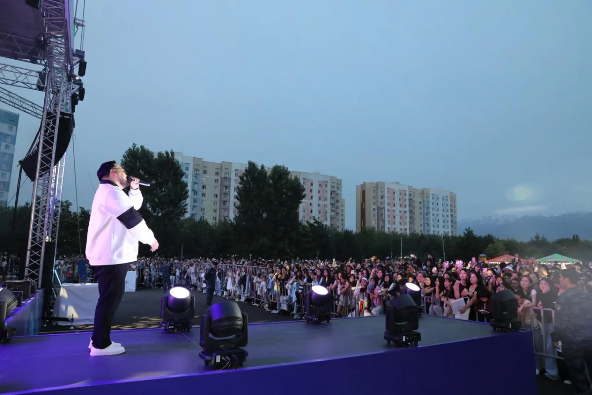 Алматыда жаңа жазғы фестиваль алаңында үлкен концерт өтті