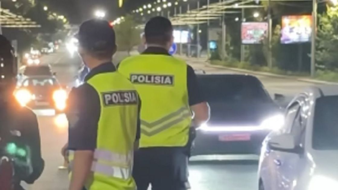 Алматыда полиция түнгі рейдте «бөтелке мойны» әдісімен 70-тен астам бұзушылықты анықтады