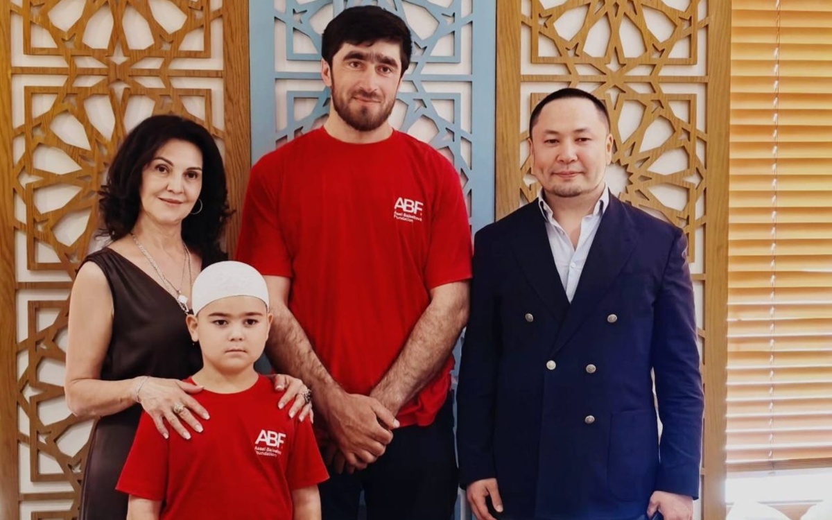 Дағыстандық донор Алматыда өзі құтқарған 7 жасар баламен кездесті