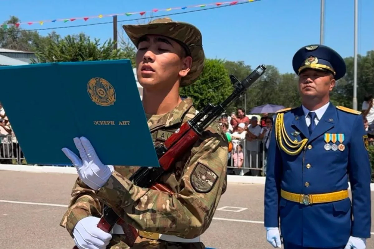 Жаркенттік жігіт «әскерге жолдаманы» ұтып алып, Алматыда ант берді