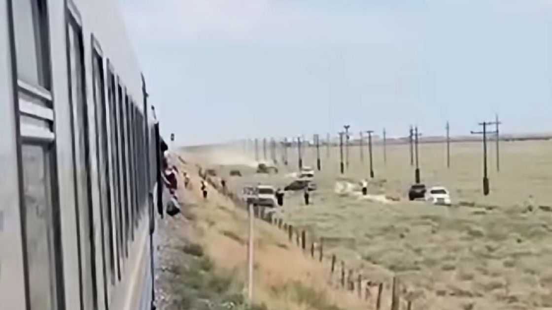 Саратов-Алматы пойызының вагоны рельстен шығып кетті: видео