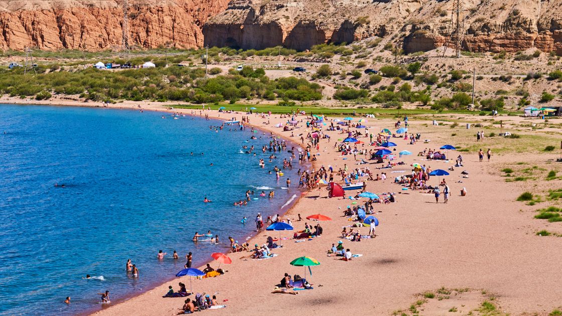Прямые рейсы до Иссык-Куля запустили из Алматы и Астаны