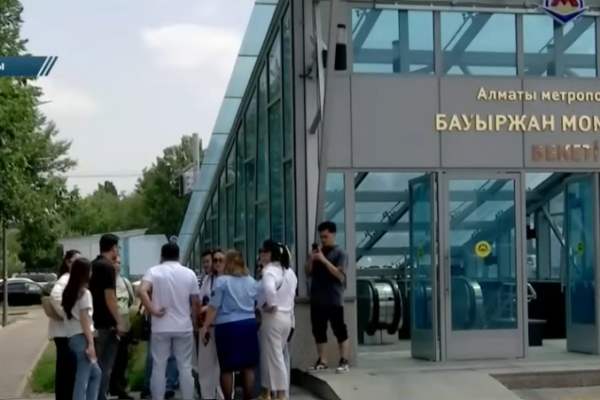 Сотрудники метро Алматы опасались увольнения, но сокращение отменили