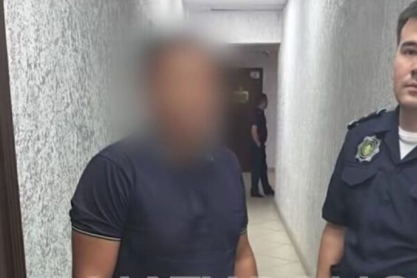 Алматыда метрода қызға қол жұмсаған ер адам 5 тәулікке қамалды