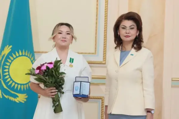 Аида Балаева Алматыда БАҚ қызметкерлерін президент атынан марапаттады