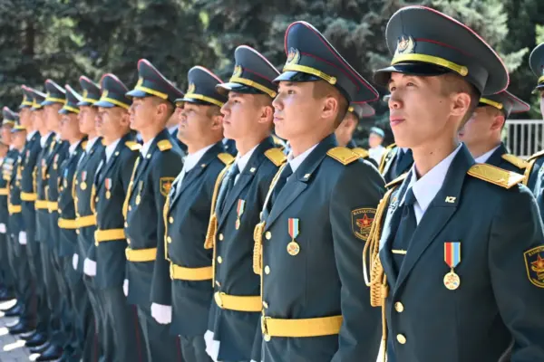 Первые звезды на погонах: в Алматы прошел выпуск молодых офицеров