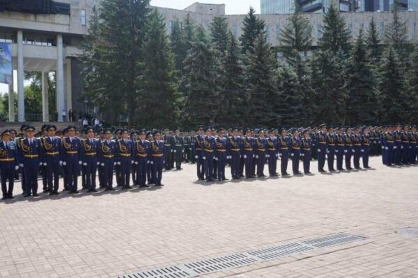 Алматыда 70-тен астам жас офицер алғашқы шен алды