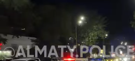 Алматыда такси жүргізушісі үндістандық туристерден 150 доллар талап етті