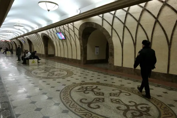 В метро Алматы запретили провоз электросамокатов и велосипедов