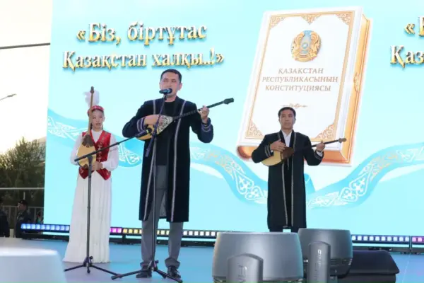 Алматыда жаңа Конституция күніне орай шоу-концерт өтті