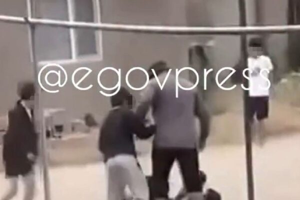 Қаскелеңде жасөспірімдер бір топ ер адамды ұрып-соқты: видео