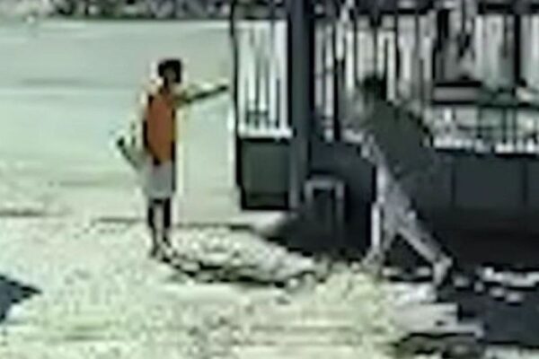 Алматыда 14 жасар баладан iPhone-ды алдап алып кетті: күдіктілер ұсталды