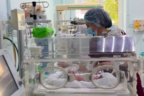 Алматыда жүкті әйелге салмағы 5 келіден асатын ісікті алып тастады