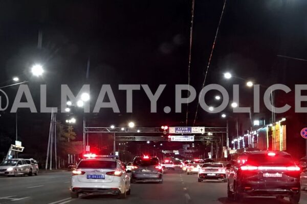 Полицейская погоня в Алматы: пьяного водителя Toyota задержали жестким блокированием