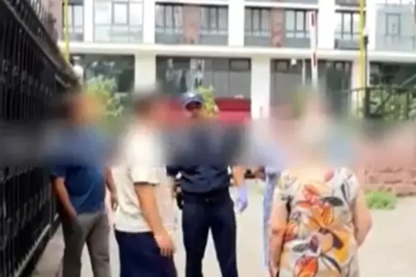 В Алматы 70-летняя женщина погибла при падении с пятого этажа