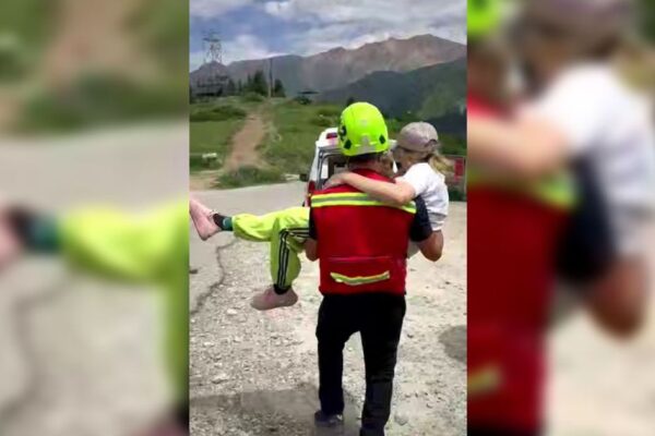 Девушка подвернула ногу в горах Алматы: спасатели эвакуировали пострадавшую